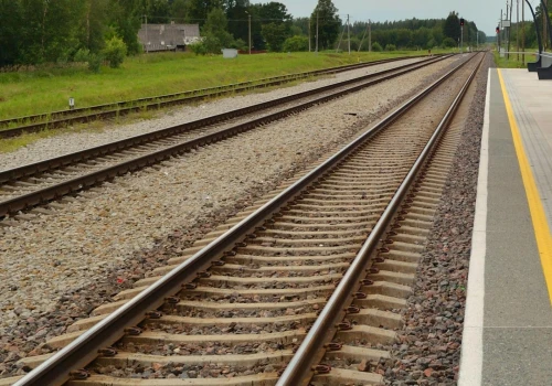 Układali kamienie na torach. Straż Ochrony Kolei zatrzymała 14-latka