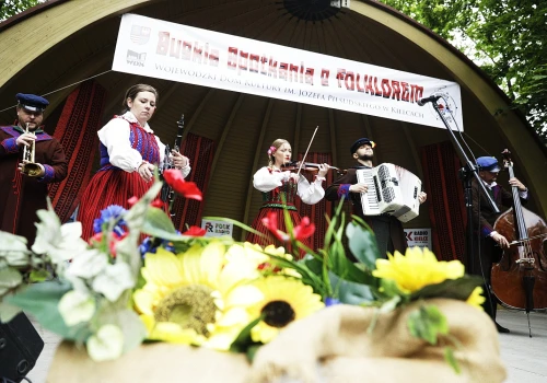 Folklor Ziemi Świętokrzyskiej zakróluje w Busku-Zdroju