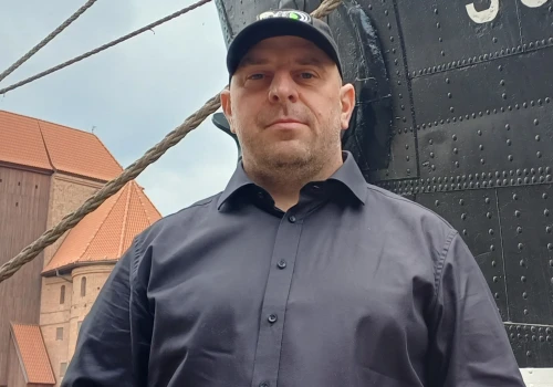 „Zakaz fotografowania” to początek przygody. Naszym gościem jest fotograf-marynista Karol Przybyła