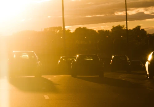 Auto a pierwsze upały - jak temperatura wpływa na elektronikę, baterię i klimatyzację?
