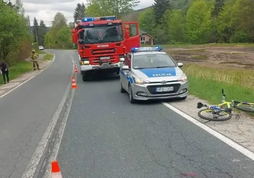 Rowerzystka trafiła do szpitala. Prawdopodobnie nacisnęła przedni hamulec zjeżdżając z górki
