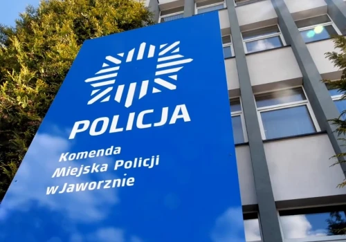 Zgubił saszetkę z wypłatami dla pracowników. Policjanci odzyskali ponad 10 tysięcy złotych
