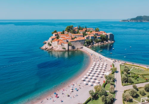 Czarnogóra w czerwcu 🌊✈️ 4 dni ze śniadaniami w 4* hotelu przy Adriatyku za 1259 PLN