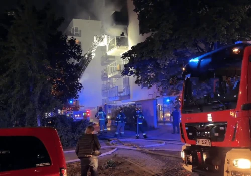 Pożar hulajnogi elektrycznej. 17-latka ewakuowali strażacy