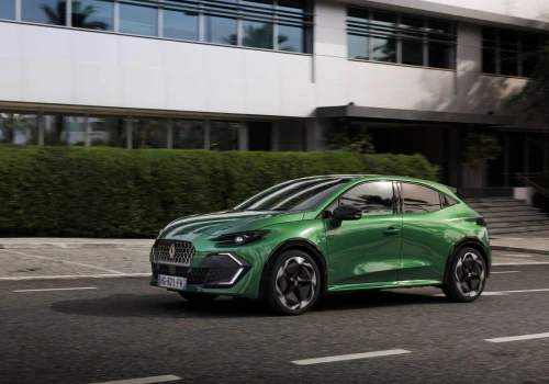 Auto Bild zdecydował. Nowe Renault Clio Full Hybrid 160 to najbardziej oszczędny model w obliczu szaleństwa cen paliw