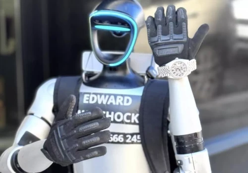Edward Warchocki wszedł do sklepu Merkus i wywołał sensację. Robot-influencer przyciągnął tłumy klientów