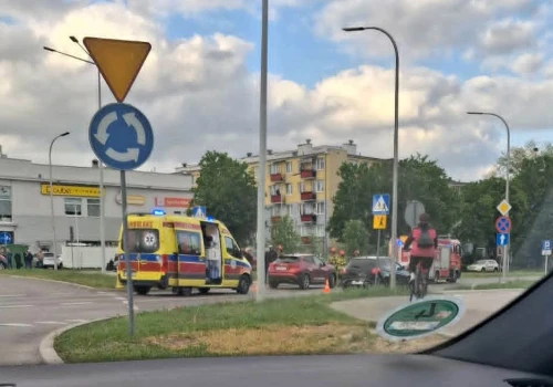 Rowerzyści wjeżdżają pod samochody sądząc, że mają pierwszeństwo. Potrącenie w Świdniku