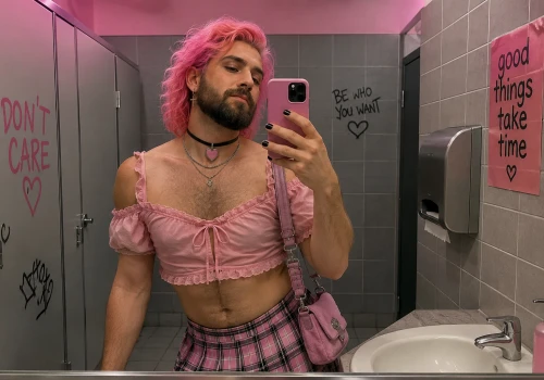 Dewiant gender nagrywał chłopców w toalecie