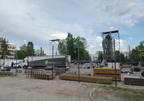 W Krakowie trwa budowa Strefy Plaża. Na scenie pojawią się znane gwiazdy