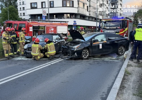 Wypadek na Mokotowie. Ulica zablokowana, jedna osoba trafiła do szpitala