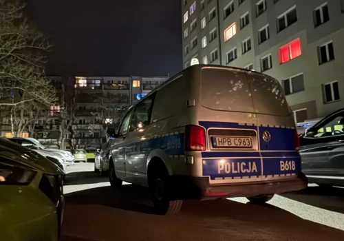 Kolizja, ucieczka i agresja wobec policjantów. Nocne życie Jeleniej Góry.