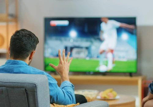 Telewizja internetowa się zacina. Jak uratować mecz albo serial?