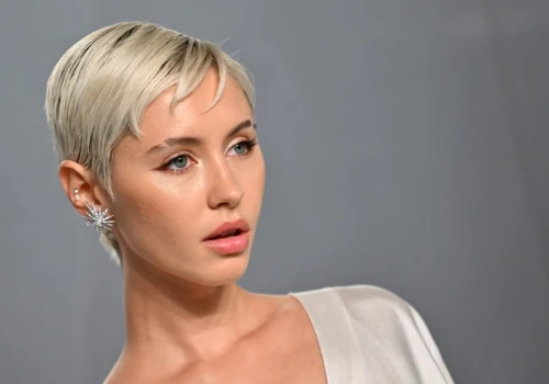 Modne fryzury wyszczuplające twarz, które w 2026 roku robią furorę