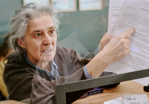 Emerytura do 4 451,78 zł zwalnia z opłat. Seniorzy nie wiedzą i popełniają błąd