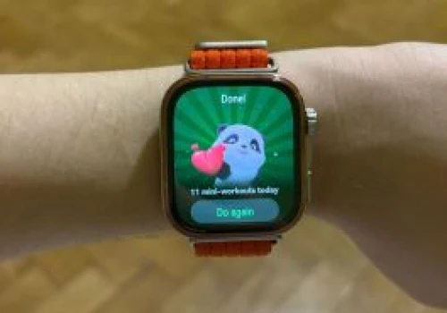 Panda i pomarańczowy pasek. HUAWEI WATCH FIT 5 Pro a codzienność