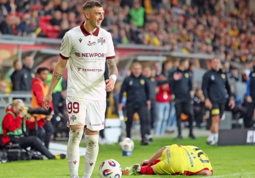 Puściły mu nerwy! Obsceniczny gest napastnika Widzewa po porażce z Koroną