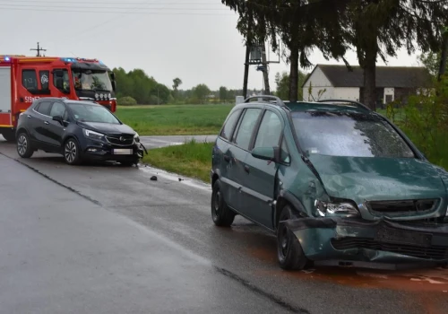 Nie ustąpiła pierwszeństwa i doprowadziła do zderzenia. Dwie pasażerki ranne