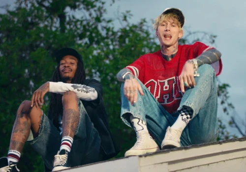 Wiz Khalifa dołączył do trasy mgk i wypuścili wakacyjny „girl next door”