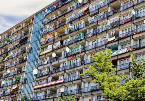 Dramat na rynku nieruchomości w Niemczech. Brakuje 1,4 mln lokali. Migranci największymi ofiarami