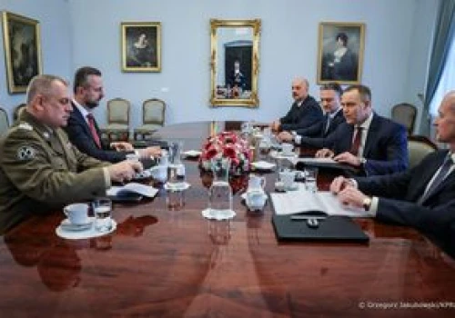 Rozmowy Nawrockiego z Kosiniakiem-Kamyszem. Szef BBN odsłania kulisy