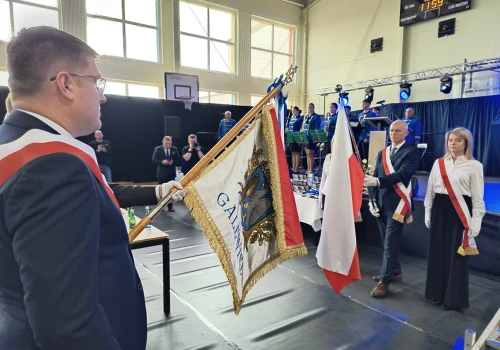 Za nami uroczysta sesja Rady Gminy w Galewicach – samorząd po 18 latach starań ma m.in. nowy sztandar i herb (zdjęcia)