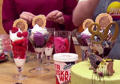 Pistacjowy twist, banoffee i jagodowa fantazja: Przepis na efektowne desery lodowe