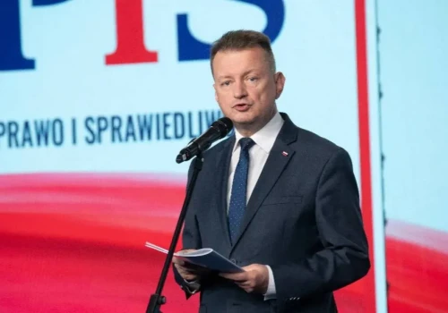 PiS reaguje na przestępcze incydenty wymierzone w dziennikarzy Republiki. Ważna deklaracja Błaszczaka