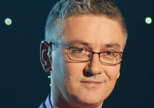 Kim jest Artur Orzech? Wiek, wykształcenie, rodzina i historia głosu Eurowizji
