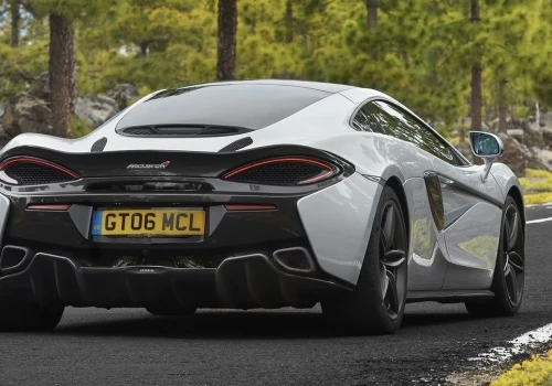 McLaren przejechał przez polską gminę. Musiała zapłacić prawie pół mln zł