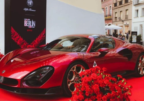 Alfa Romeo wraca do świata Netflixa. Kultowy serial „Berlin” z mocnym udziałem włoskiej marki