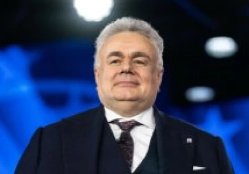 ​Policja w mieszkaniu Sakiewicza. Nowe informacje - zatrzymano jedną osobę