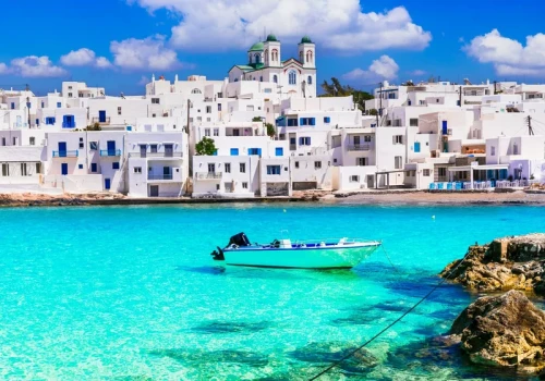 Nowe Mykonos i Santorini w jednym. Grecka wyspa hitem wśród turystów