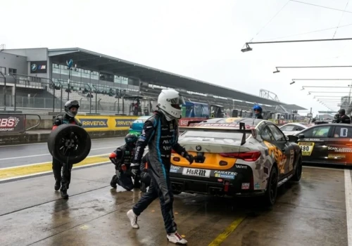 Dlaczego pit stopy w 24h Nürburgring trwają tak długo? Oto odpowiedź