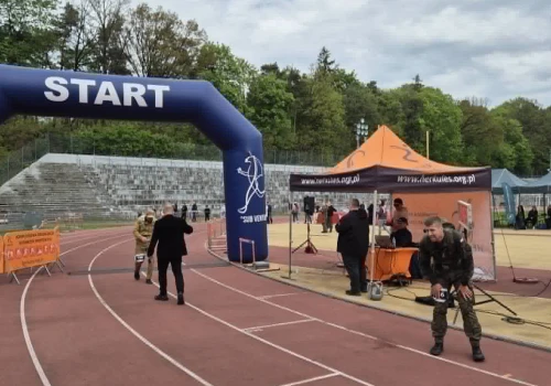 Ponad 10 kilometrów w mundurze i z ciężkim plecakiem. Tak wyglądał Ćwierćmaraton Komandosa w Słupsku