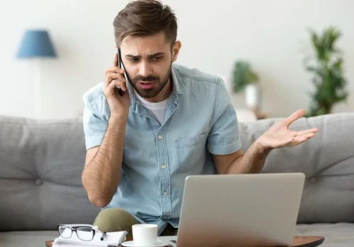 Młodzi Polacy toną w długach za telefon. Problem eksplodował