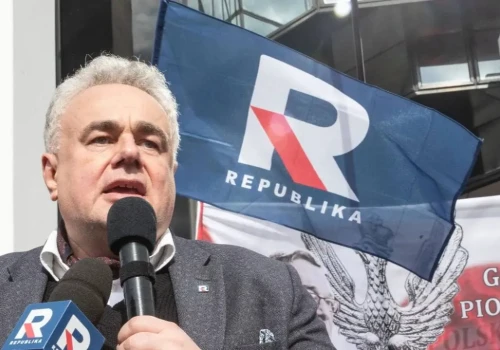 Alarm bombowy przy Republice. Sakiewicz: „Wersja Kierwińskiego właśnie upadła”