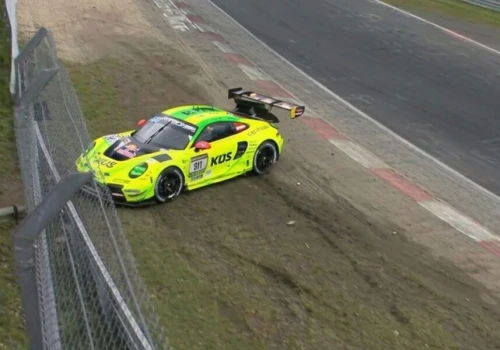 Manthey Grello #911 odpadło z 24h Nürburgring. Plama oleju przerwała wielki pojedynek