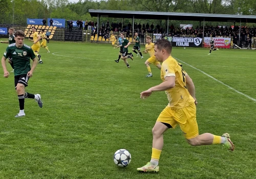 W świętokrzyskich derbach Czarni lepsi od Staru