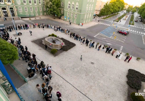 Kolejki do nocnych atrakcji. Jak sobie poradzić?