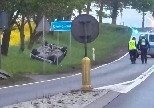 Chciał tylko ominąć zator na krajówce. Dwieście metrów dalej jego auto leżało na dachu