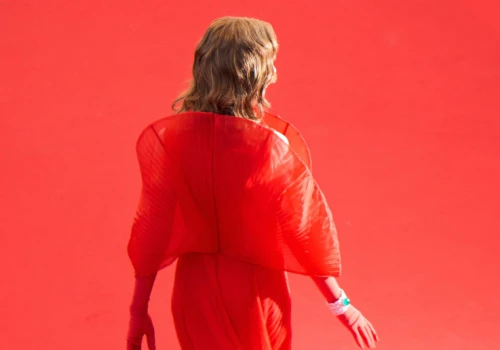 73-letnia Isabelle Huppert w spektakularnej sukni Gucci. Klasa i styl nie mają wieku!