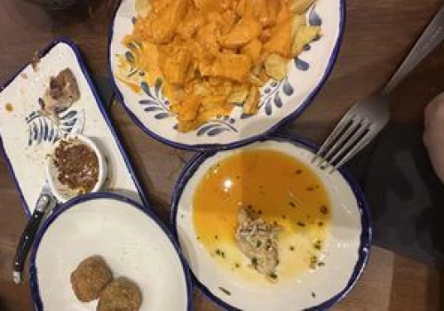 Nie daj się nabrać na patatas bravas. Sprawdziliśmy, gdzie naprawdę warto zjeść w Maladze