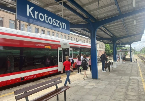Krotoszyn: Brak skomunikowań KW i KD. Niska przepustowość w Poznaniu i Wrocławiu