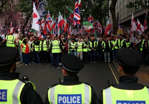 Dwie duże manifestacje w Londynie. Ze skrajną prawicą połączył się Dominik Tarczyński
