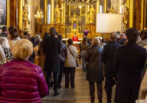 Zmiany w polskim Kościele. Coraz częściej posługę pełnią... żonaci mężczyźni