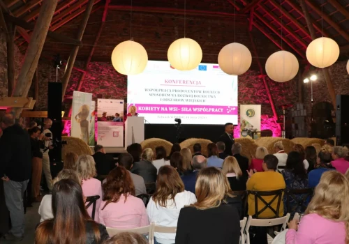 „Kobiety są już daleko przed nami”. Mocne słowa podczas konferencji o polskiej wsi