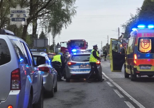 Tragedia podczas wyprzedzania. Nie żyje jedna osoba, wśród rannych dzieci
