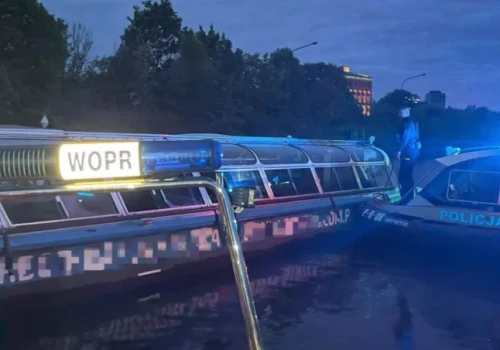 Statek bez sterowności na Odrze. Pasażerowie zostali ewakuowani