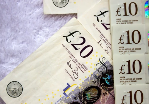 HMRC wprowadza zmiany w salary sacrifice. Nowa reforma obejmie miliony osób