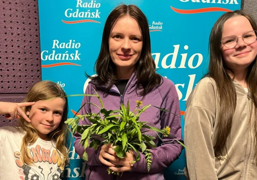Mijamy je obojętnie każdego dnia, a mają mnóstwo właściwości. Twórcze dzieciaki poznają zioła i kwiaty